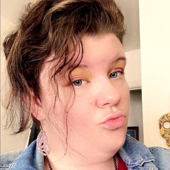 Meet your Posher, Hayley - Picture 1 of 1